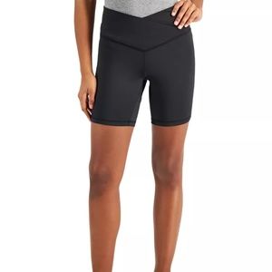 JENNI On Repeat Crossover Waist Bike Shorts in Black